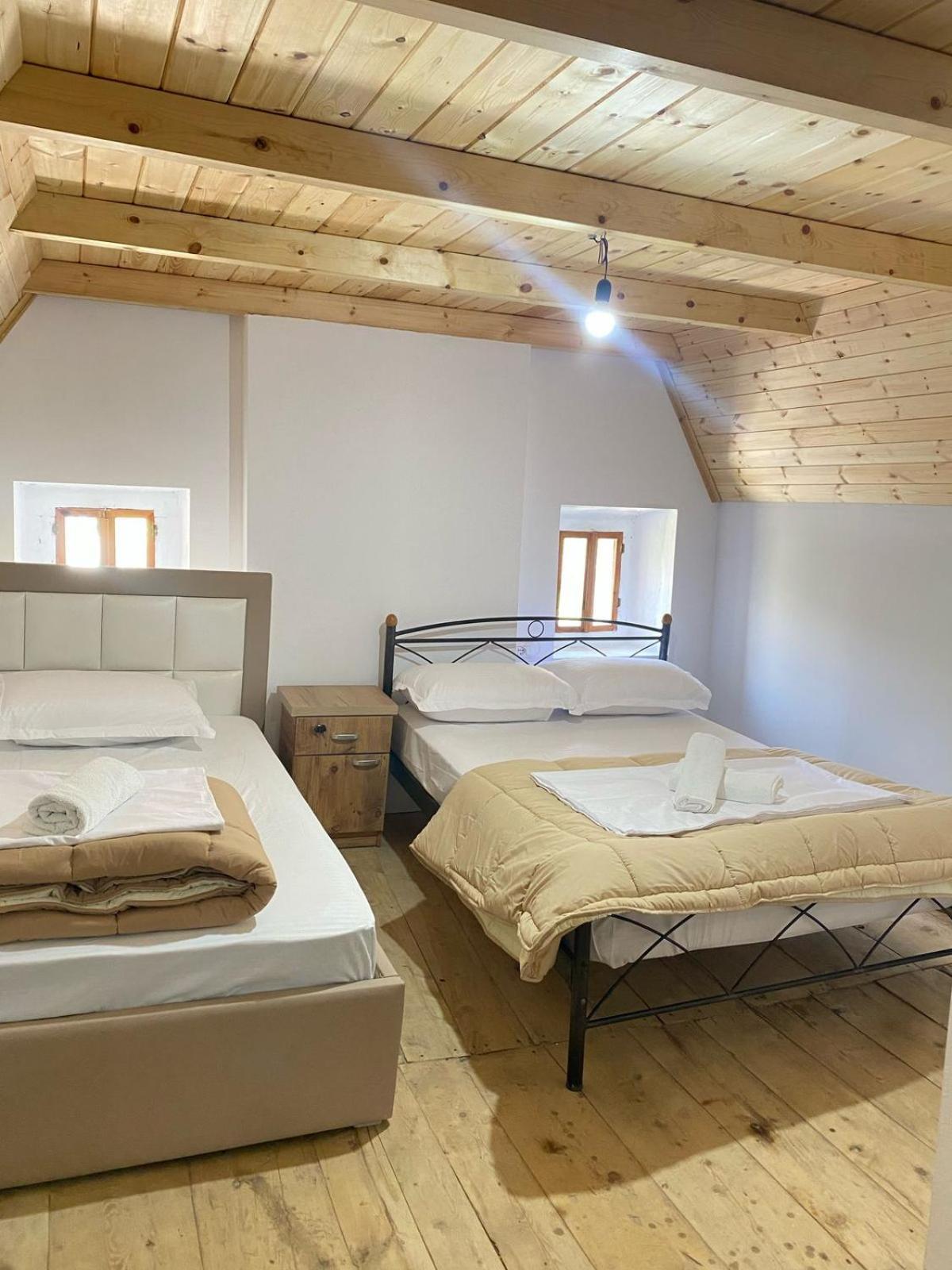 Marash Rrgalla Guesthouse 泰斯 外观 照片
