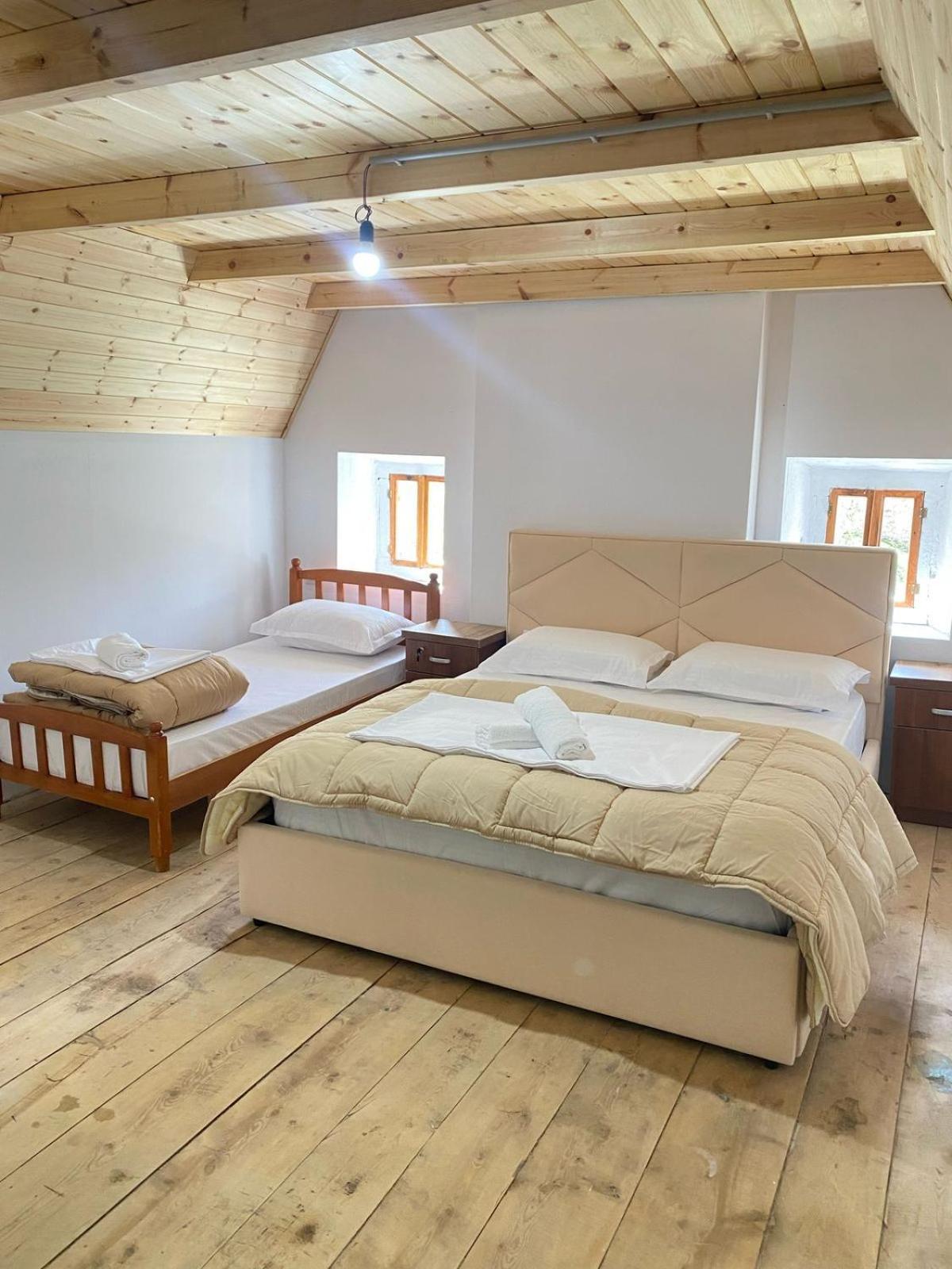 Marash Rrgalla Guesthouse 泰斯 外观 照片
